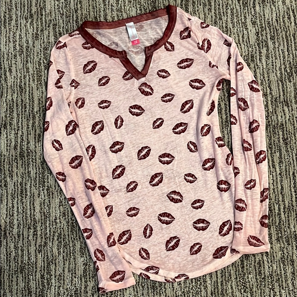 Lip/kiss long sleeve semi sheer tee